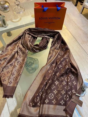 pañoleta louis vuitton|Louis Vuitton collection.